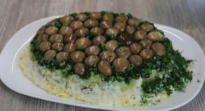 Салат «Грибная поляна» с шампиньонами