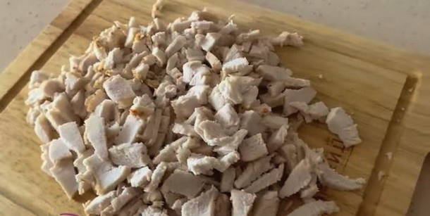 Классический салат "Грибная поляна" с шампиньонами и курицей