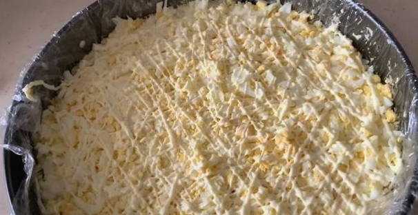 Классический салат "Грибная поляна" с шампиньонами и курицей