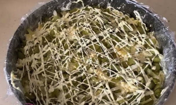 Классический салат "Грибная поляна" с шампиньонами и курицей