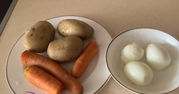 Классический салат "Грибная поляна" с шампиньонами и курицей