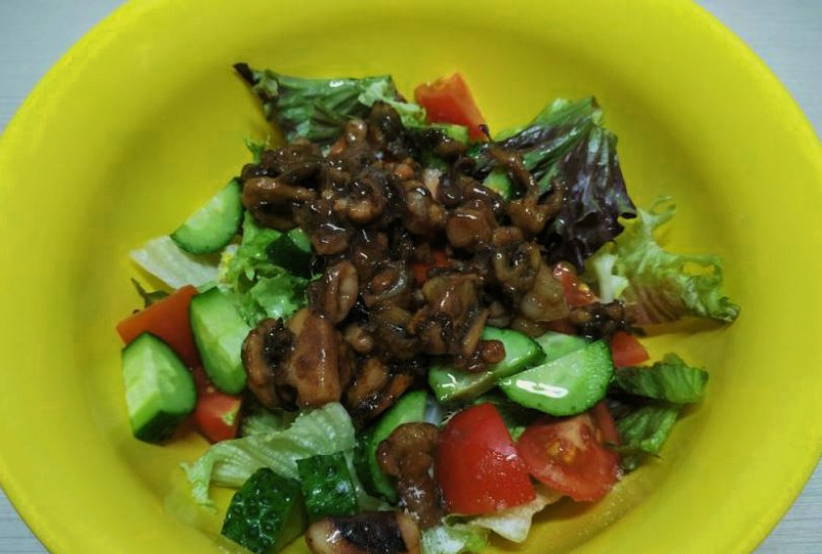 Греческий салат с терияки