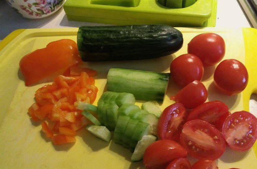 Греческий салат с творожным сыром