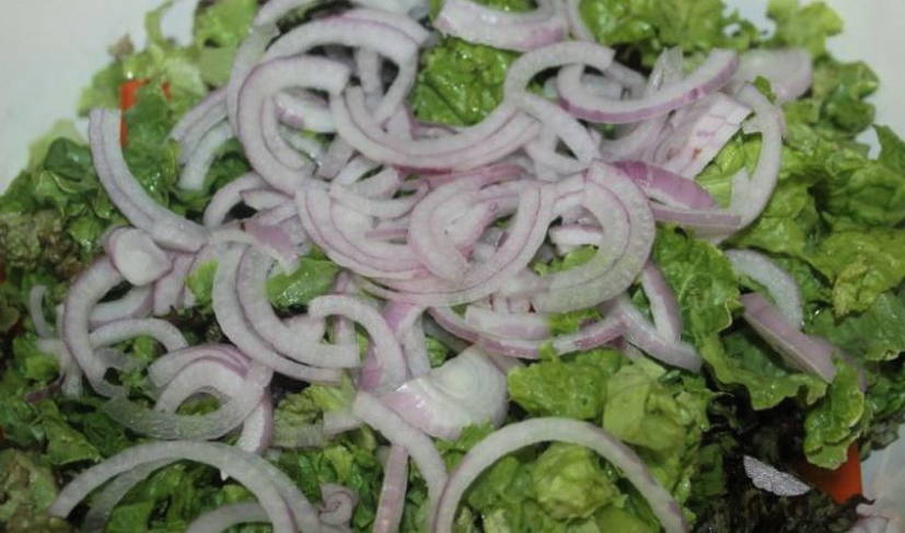 Греческий салат с моцареллой в шариках