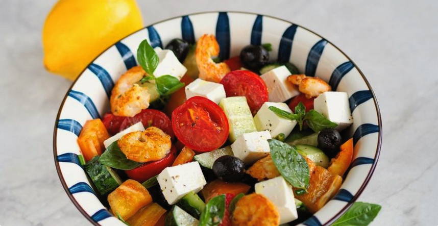 Греческий салат с морепродуктами