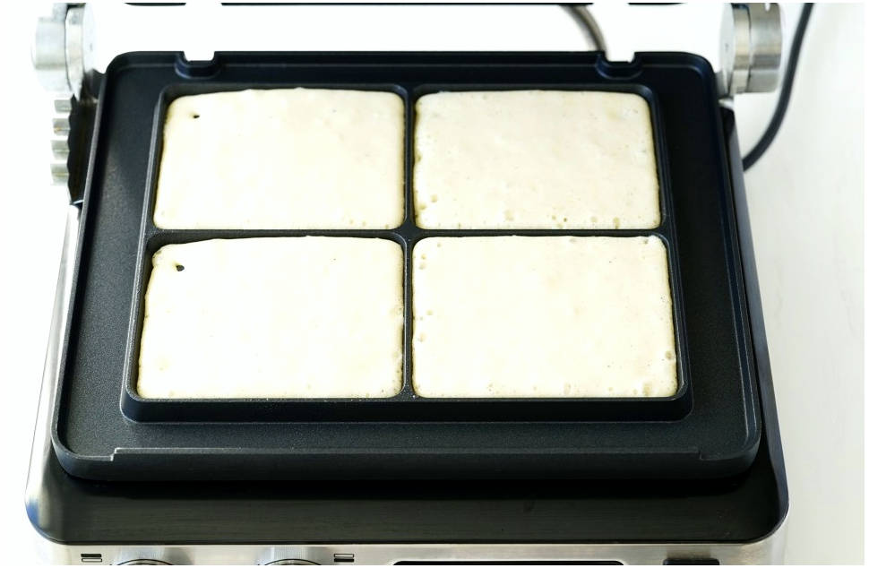 Сладкие вафли в вафельнице