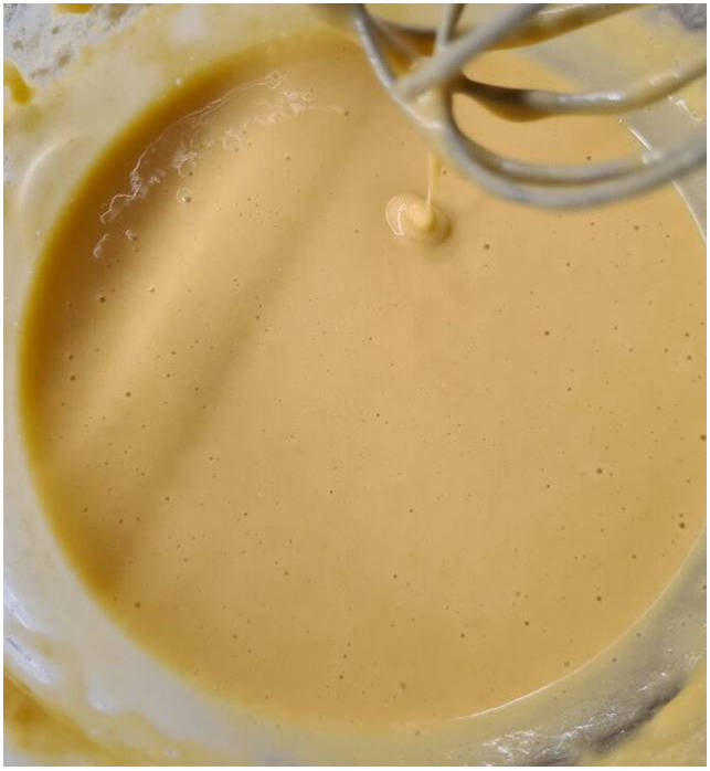 Вафли из нутовой муки в вафельнице