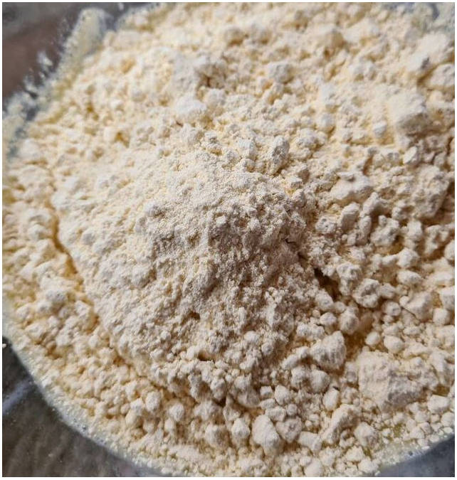 Вафли из нутовой муки в вафельнице