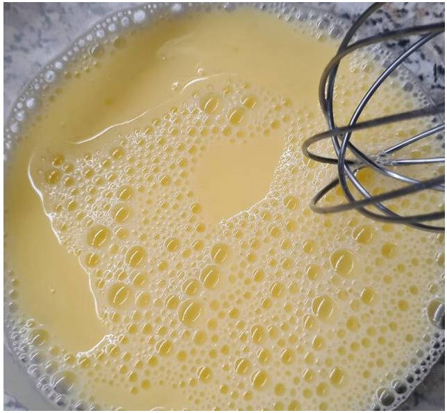 Вафли из нутовой муки в вафельнице