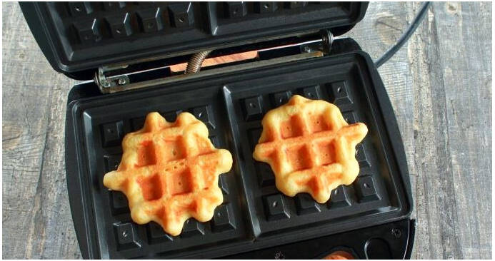 Вафли из кукурузной муки в вафельнице