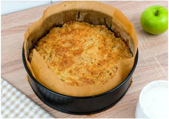 Сухой пирог «Три стакана» с яблоками и манкой в духовке