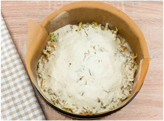 Сухой пирог «Три стакана» с яблоками и манкой в духовке