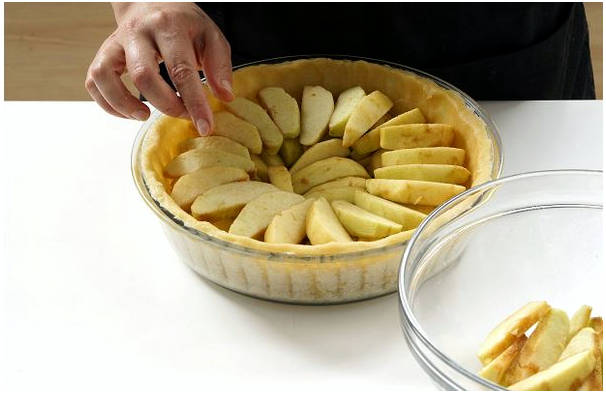Пирог из миндальной муки с яблоками