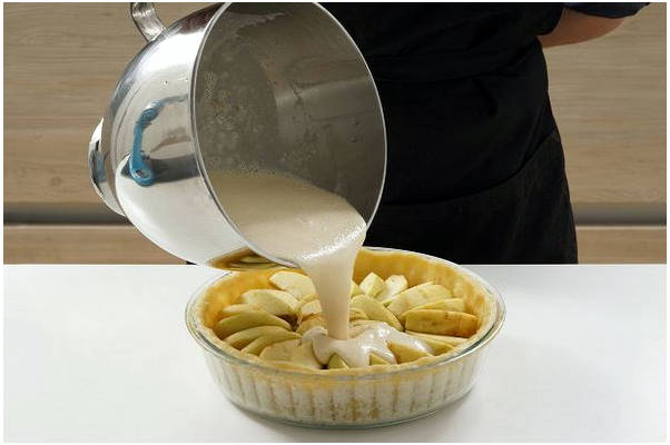 Пирог из миндальной муки с яблоками