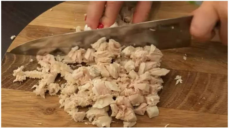 Классический салат «Гранатовый браслет» с курицей