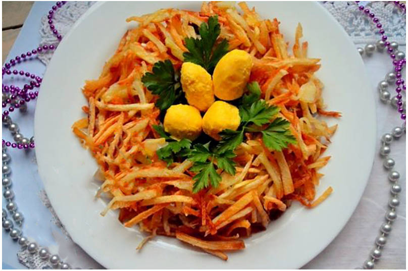 Салат «Гнездо глухаря» с курицей и грибами