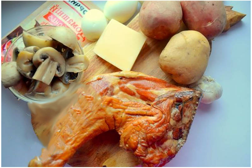 Салат «Гнездо глухаря» с курицей и грибами
