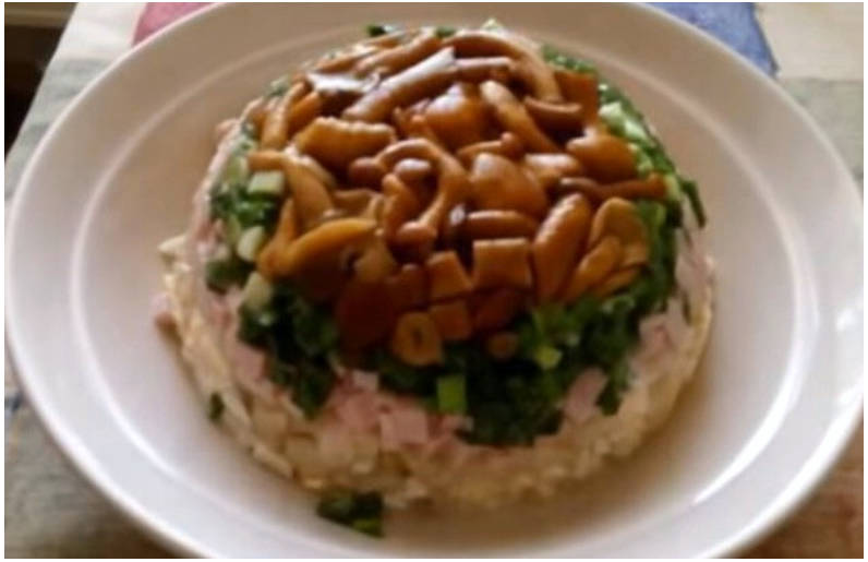 Салат «Боярыня» с маринованными опятами