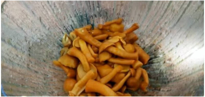 Салат «Боярыня» с маринованными опятами