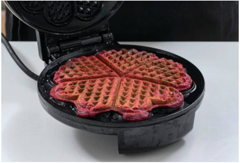 Свекольные вафли в вафельнице