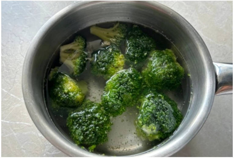 Вафли из брокколи в вафельнице