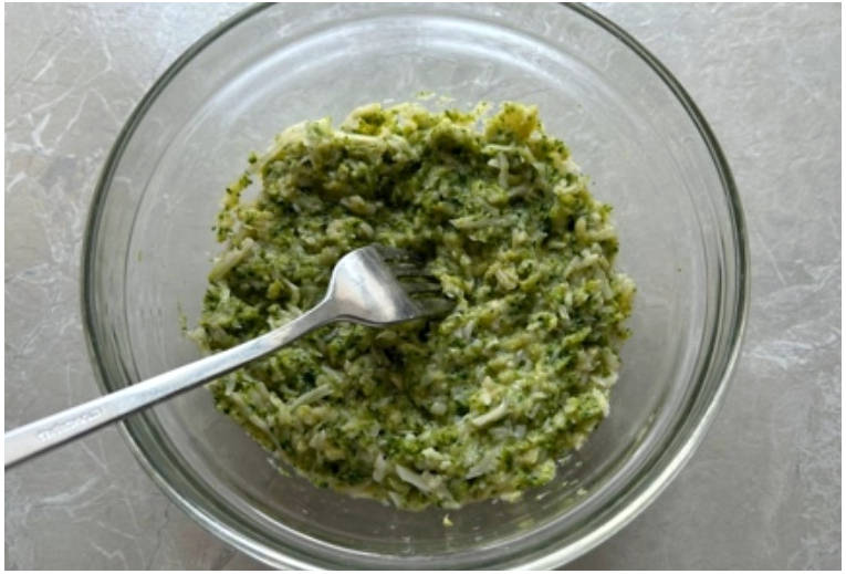 Вафли из брокколи в вафельнице