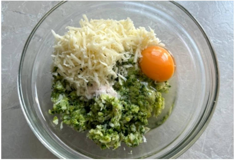 Вафли из брокколи в вафельнице