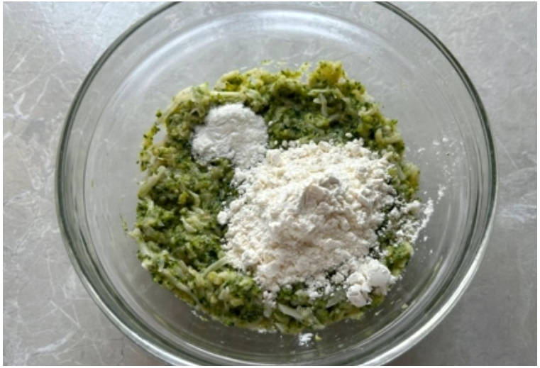 Вафли из брокколи в вафельнице