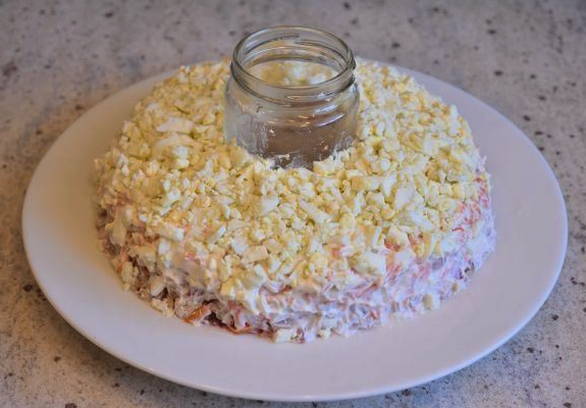 Классический салат «Гранатовый салат» с копченой курицей