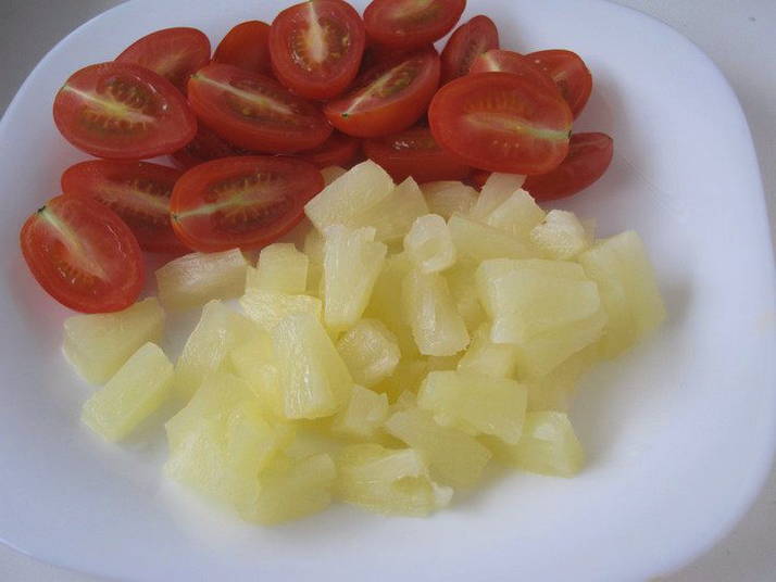 Горячий салат со свининой и овощами