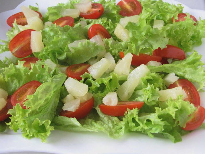 Горячий салат со свининой и овощами