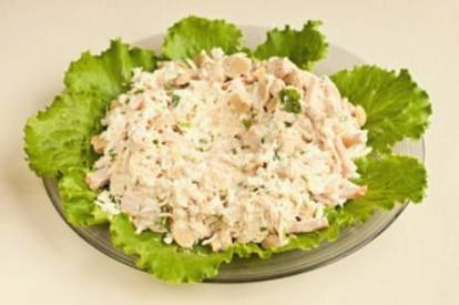 Классический салат «Гнездо глухаря» с курицей