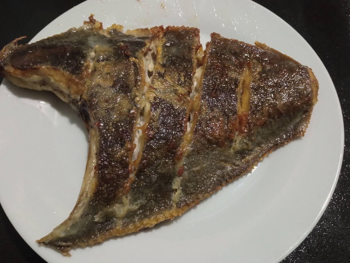 Жареная камбала целиком на сковороде