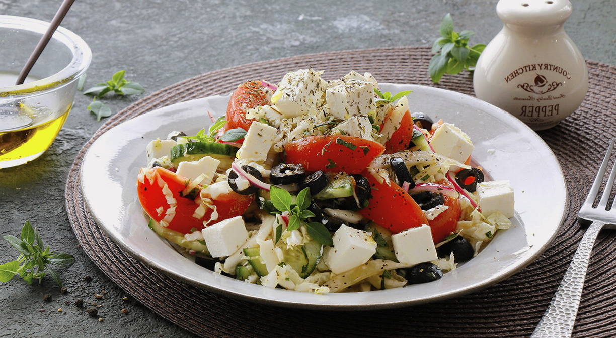 Греческий салат с винным уксусом
