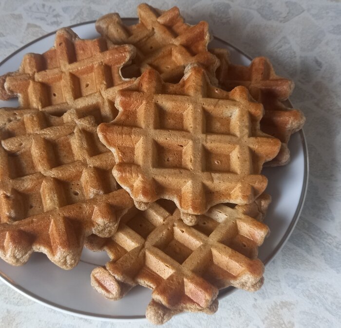 Вафли из ржаной муки в вафельнице