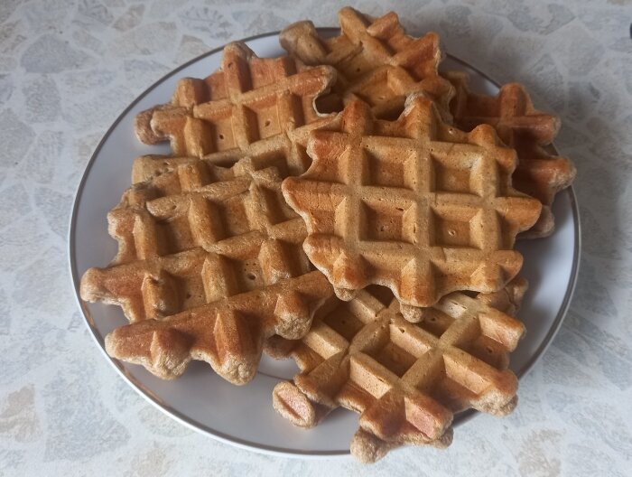 Вафли из ржаной муки в вафельнице