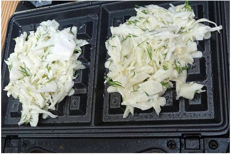 Капустные вафли в вафельнице