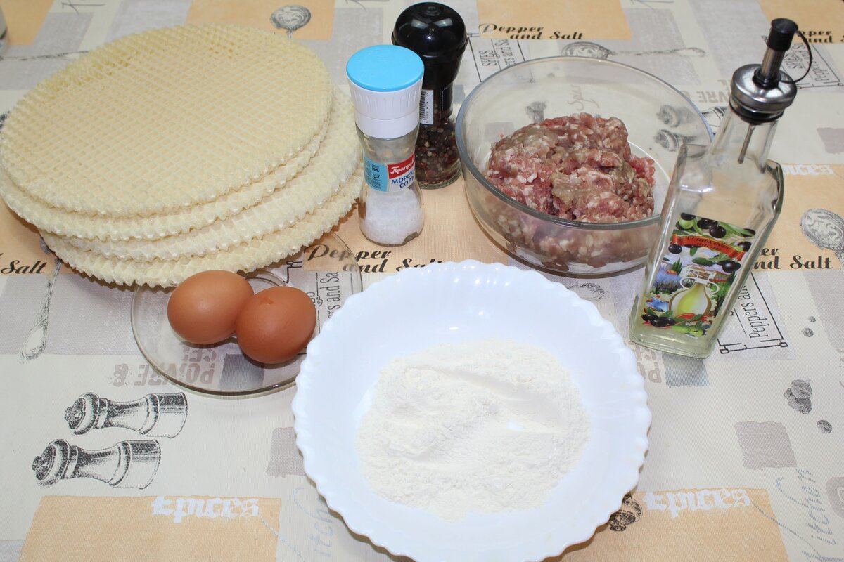 Вафли с фаршем на сковороде