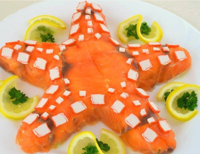 Крабовый салат с красной рыбой