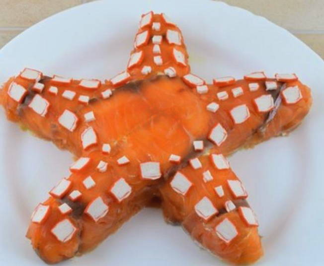 Крабовый салат с красной рыбой