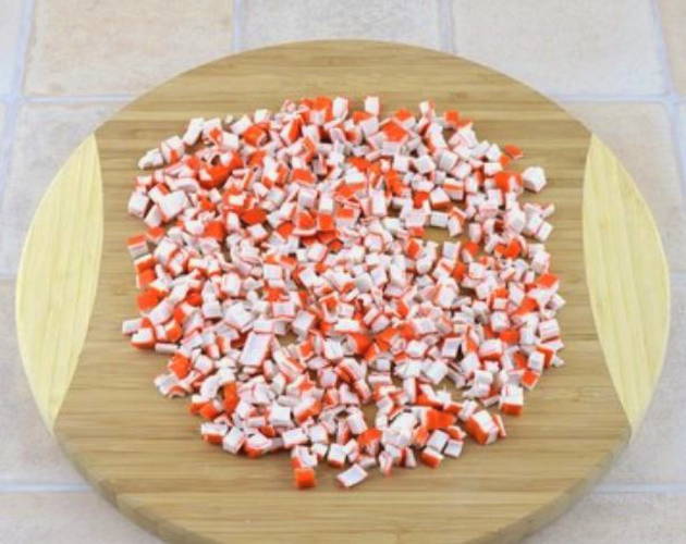 Крабовый салат с красной рыбой