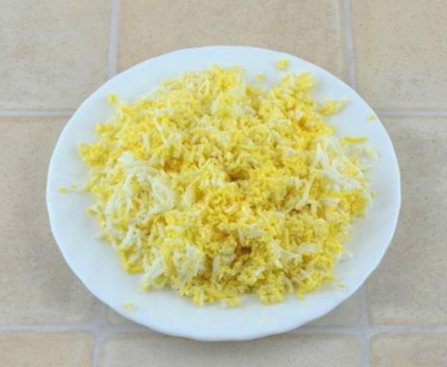 Крабовый салат с красной рыбой