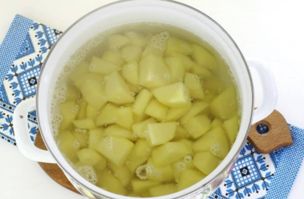 Куриные желудки с картошкой в духовке