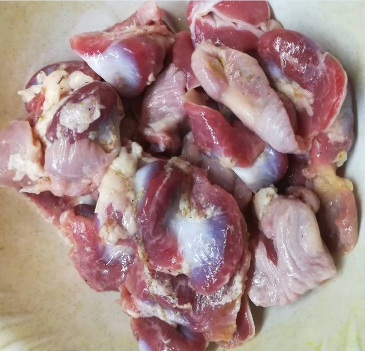 Куриные желудки с картошкой в духовке