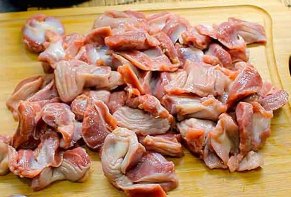Куриные желудки в томатном соусе