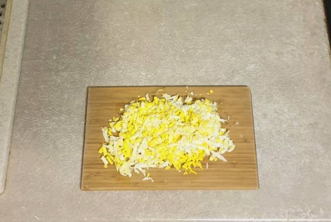 Крабовый салат с плавленым сыром