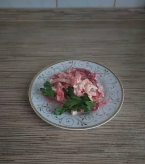 Крабовый салат с болгарским перцем и помидорами