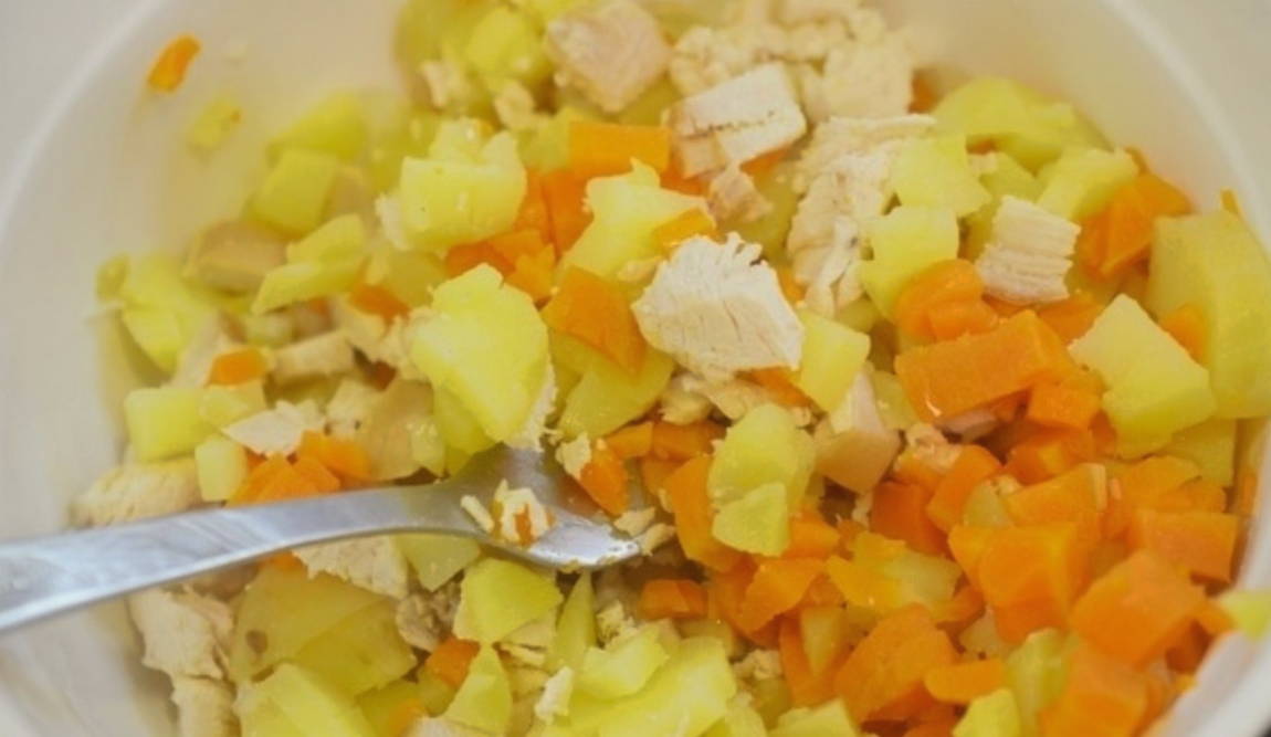 Зимний салат с копченой курицей