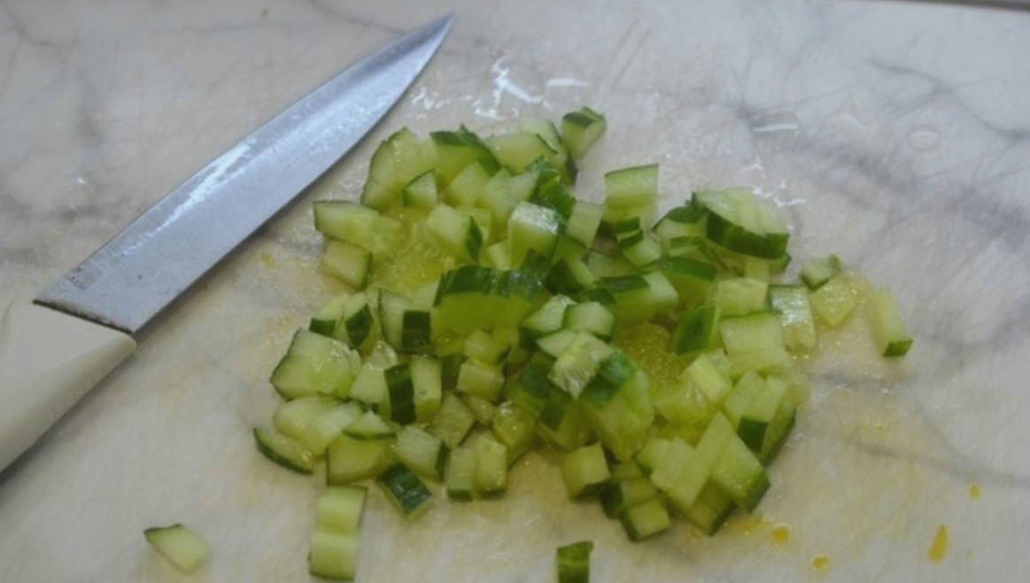 Зимний салат с копченой курицей