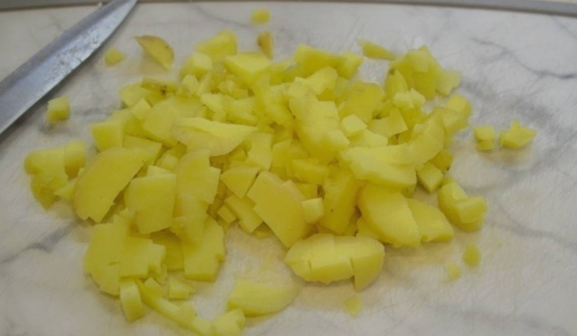 Зимний салат с копченой курицей